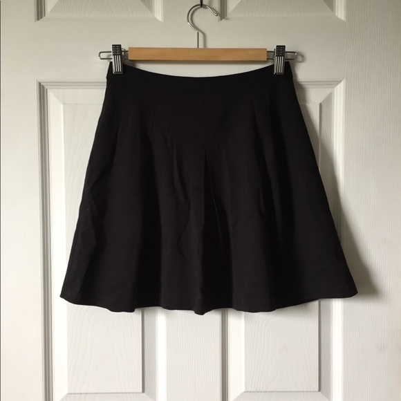 Le Chateau Skirt - Picture 2 of 2